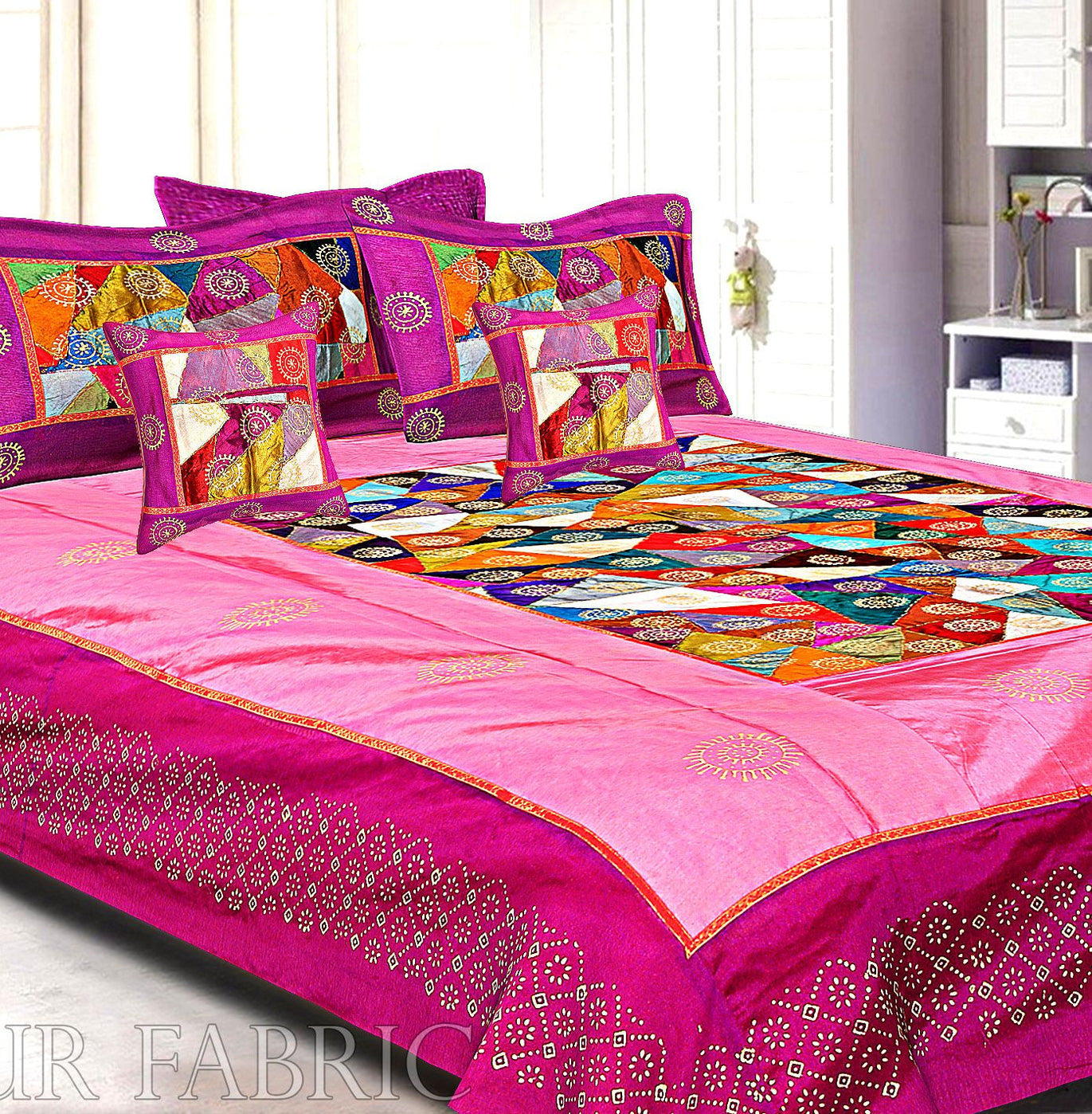 Magenta And Pink Border Triangle Tukdi Pattern Silk Double Bedsheet