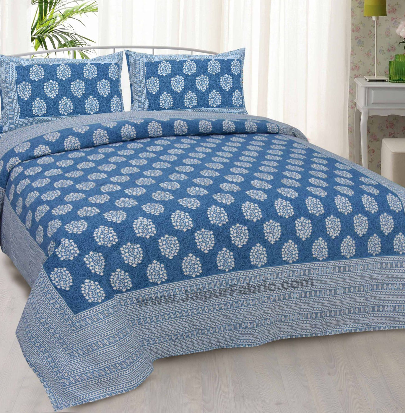 Blue Traditional Badge Double Bedsheet