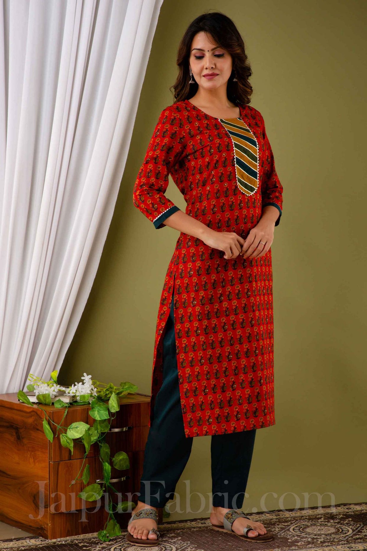 Women Red Cotton Floral Print Kurti with Pant