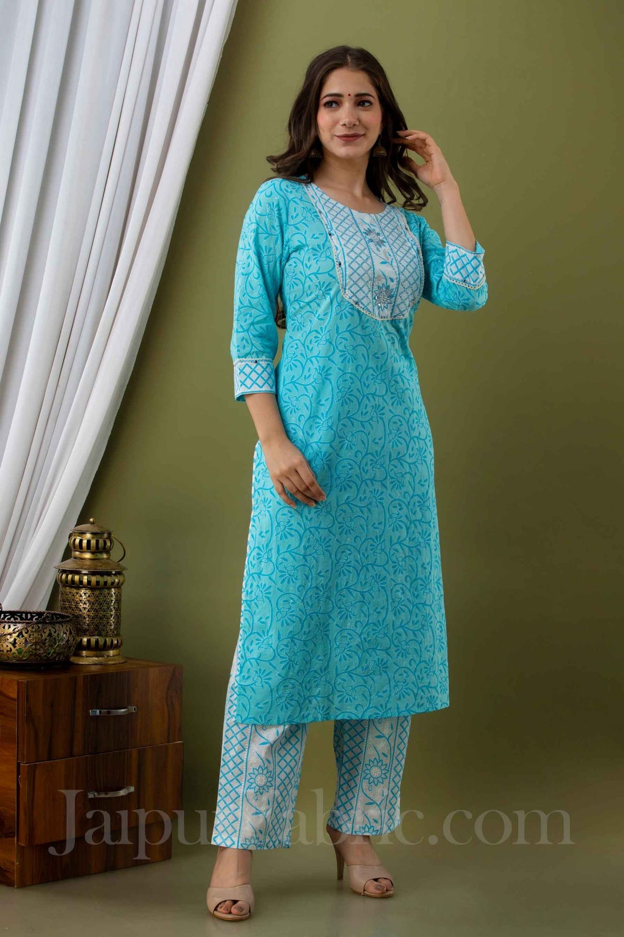 Women Blue Cotton Floral Print Kurti with Pant