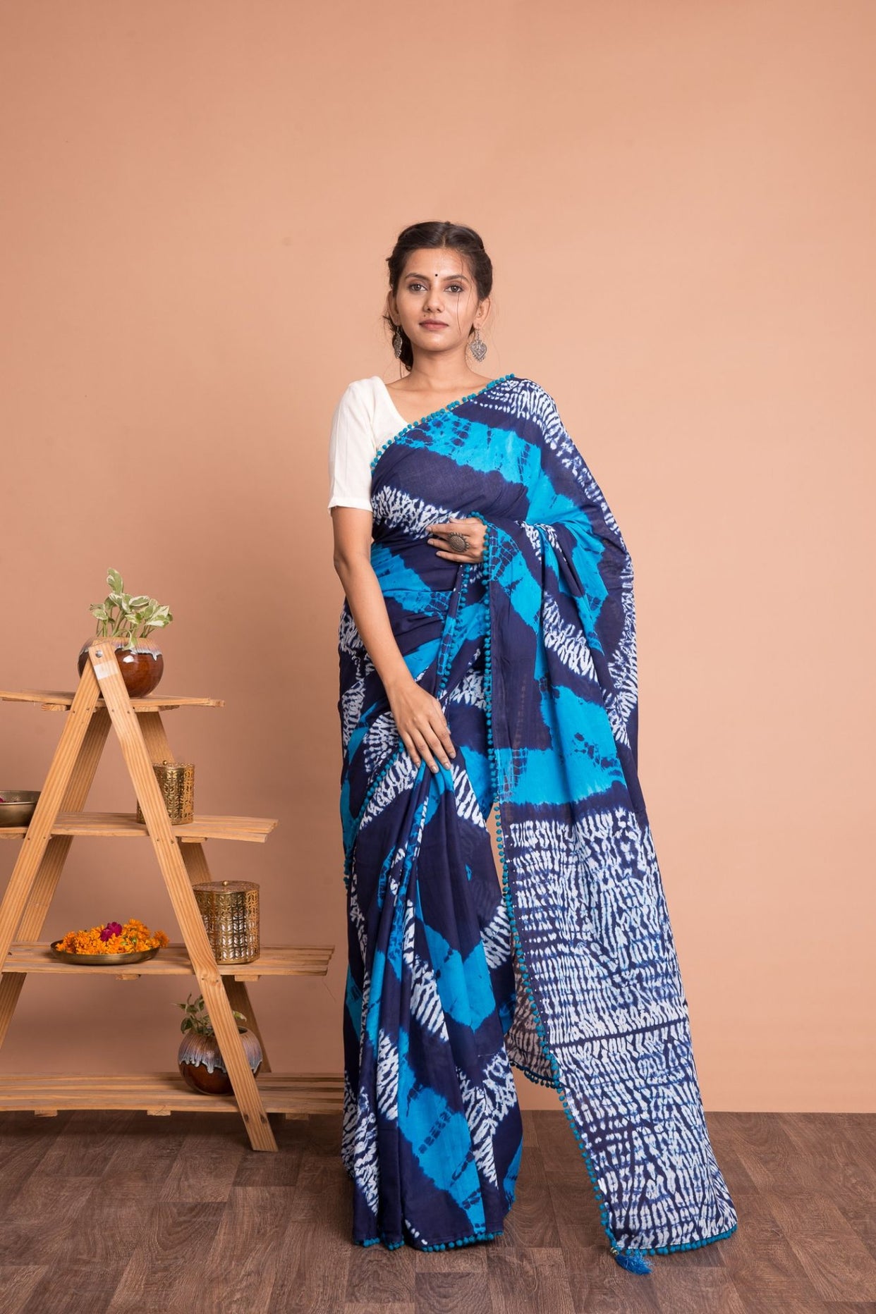 Shibori Tie And Dye Cotton Mulmul Saree with Unstitched Blouse - Blue